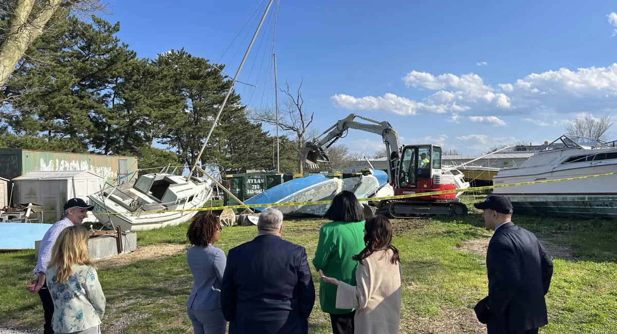 Parks Department floats new initiative to crush NYC’s abandoned, derelict boats
